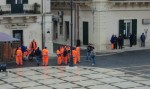 ROSOLINI . Protesta dei netturbini per i ritardi nei pagamenti.