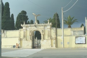 ingresso principale cimitero