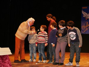 I premiati Piccoli autori copn Cino Tortorella e il mago Gentile