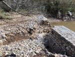 0b - Cumuli di detriti e rifiuti speciali, nei pressi di un terrazzamento sfondato a Cava Ispica