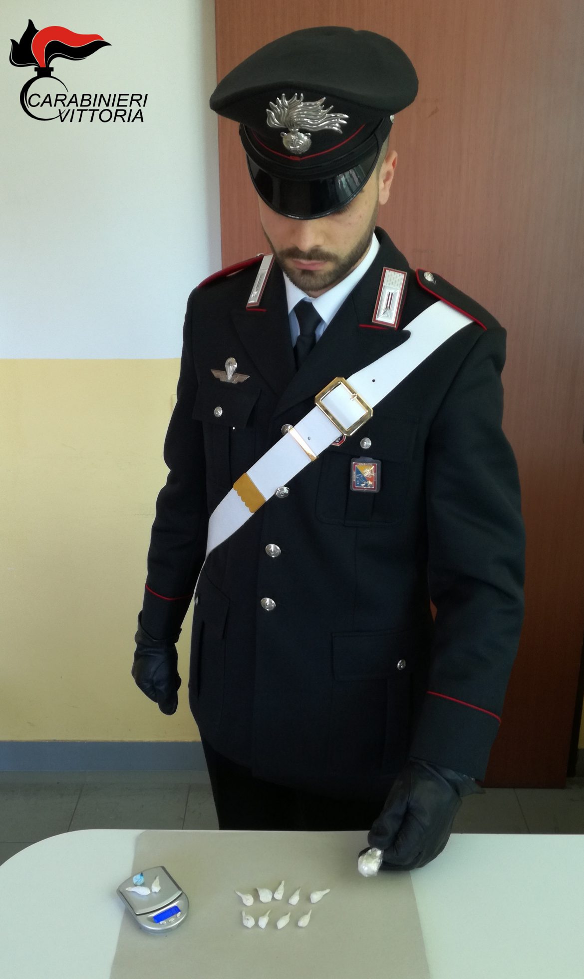 ACATE – LOTTA ALLO SPACCIO DI DROGA IN CONTRADA MACCONI: CARABINIERI ARRESTANO DUE MAGREBINI.
