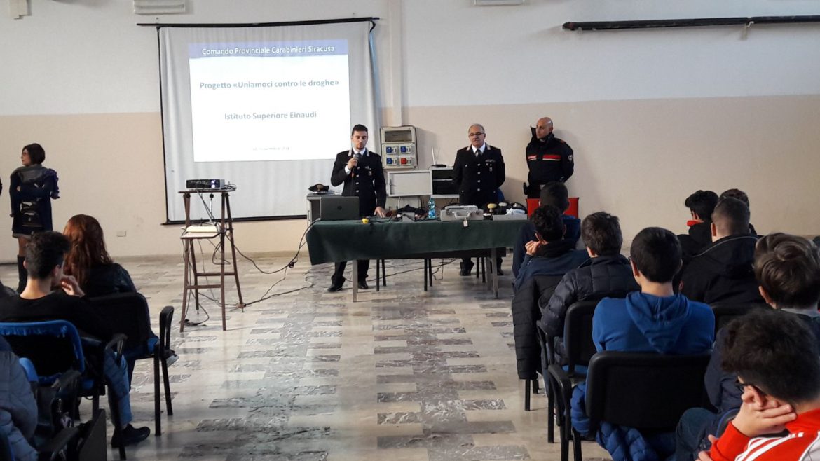 SIRACUSA: I CARABINIERI INCONTRANO GLI STUDENTI DELL’ISTITUTO SUPERIORE EINAUDI.