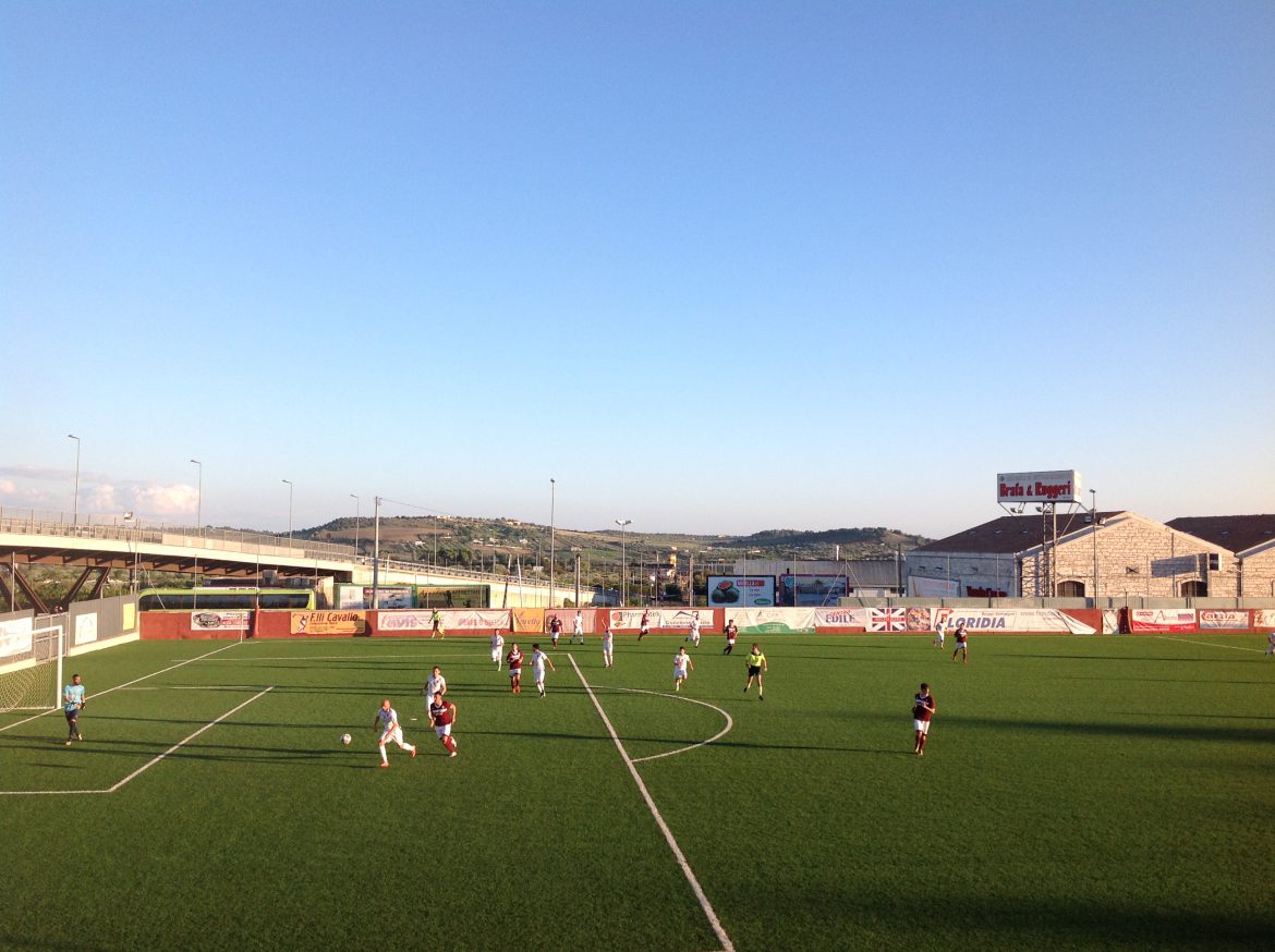 Sport – Campionato di Eccellenza: IL ROSOLINI AL COMANDO DELLA CLASSIFICA NONOSTANTE IL PARI CASALINGO CON LO SCORDIA