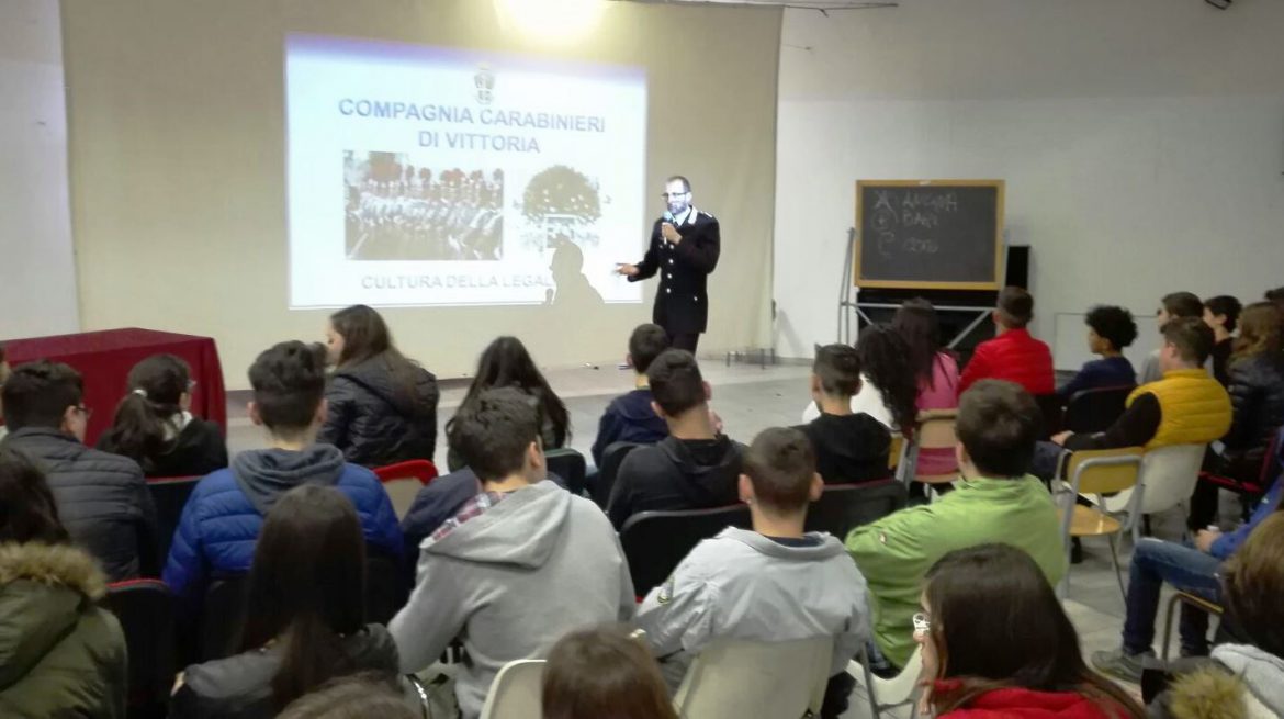 VITTORIA – CULTURA DELLA LEGALITA’: INCONTRO CON GLI ALUNNI DELLE CLASSI PRIMARIE E SECONDARIE DELL’ISTITUTO COMPRENSIVO “G. CARUANO”.