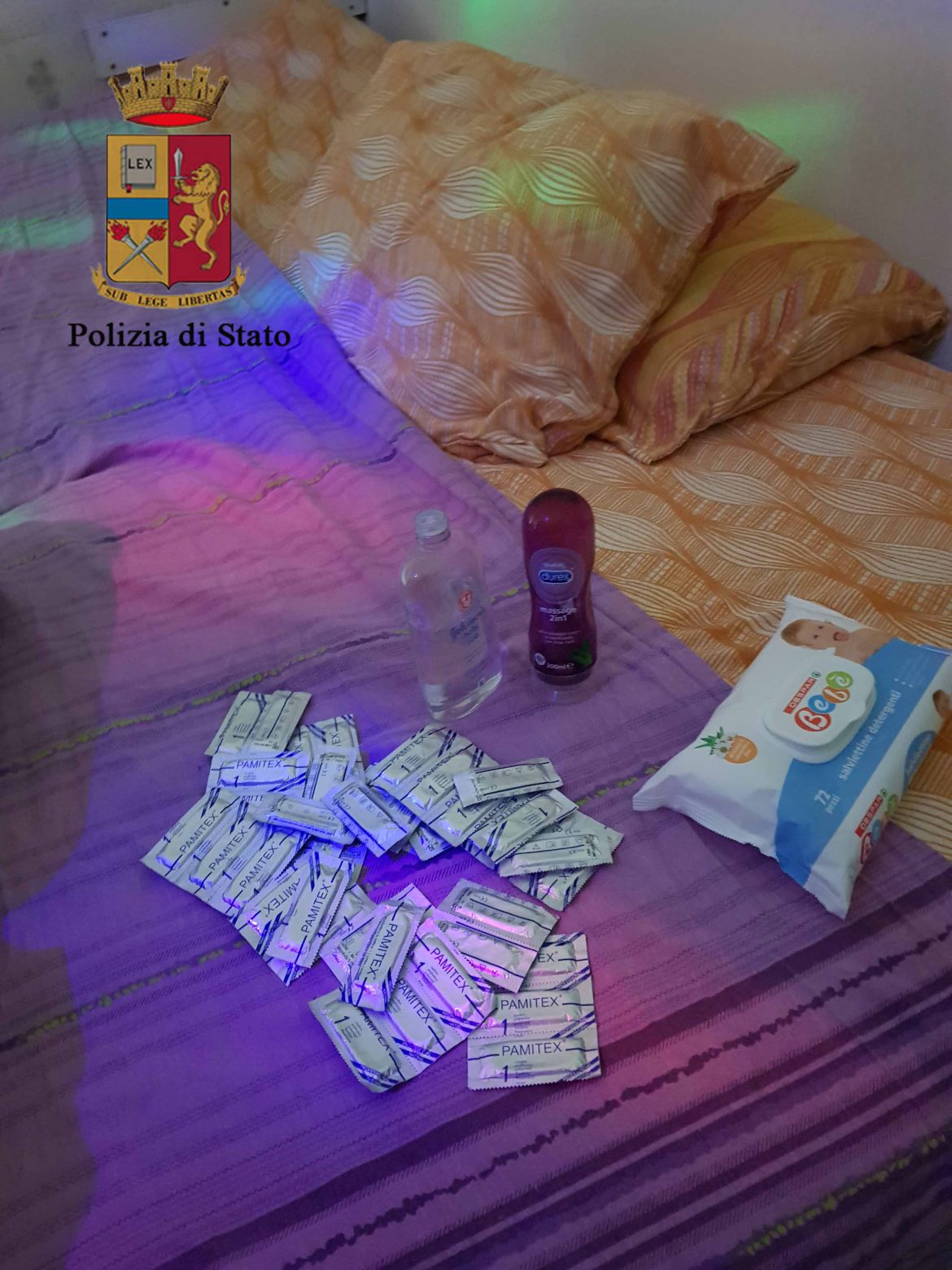 RAGUSA – La Polizia di stato chiude un’altra “casa a luci rosse” su segnalazione degli abitanti della zona interessata.