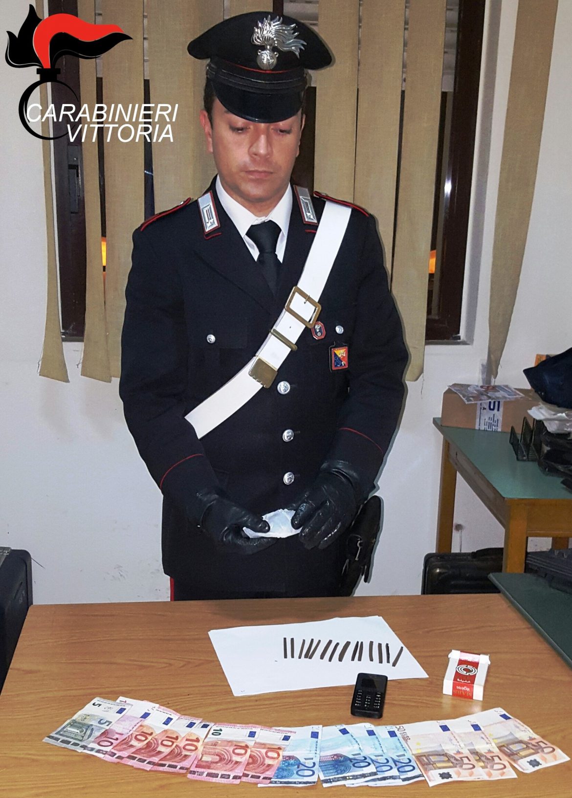 COMISO – LOTTA ALLO SPACCIO DI DROGA: CARABINIERI ARRESTANO UN PUSHER.