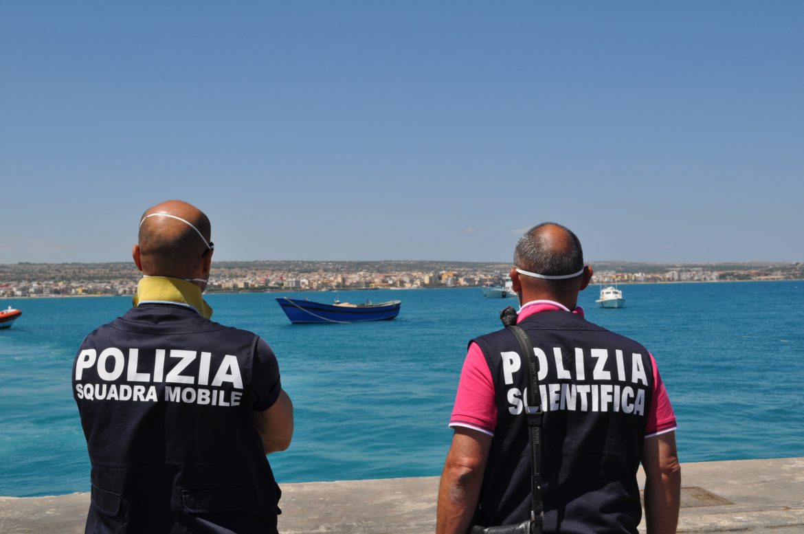 Concluse le indagini dello sbarco a Pozzallo dei 328 migranti,salpati dalla Libia su due Gommoni:  2 scafisti fermati dalla Polizia