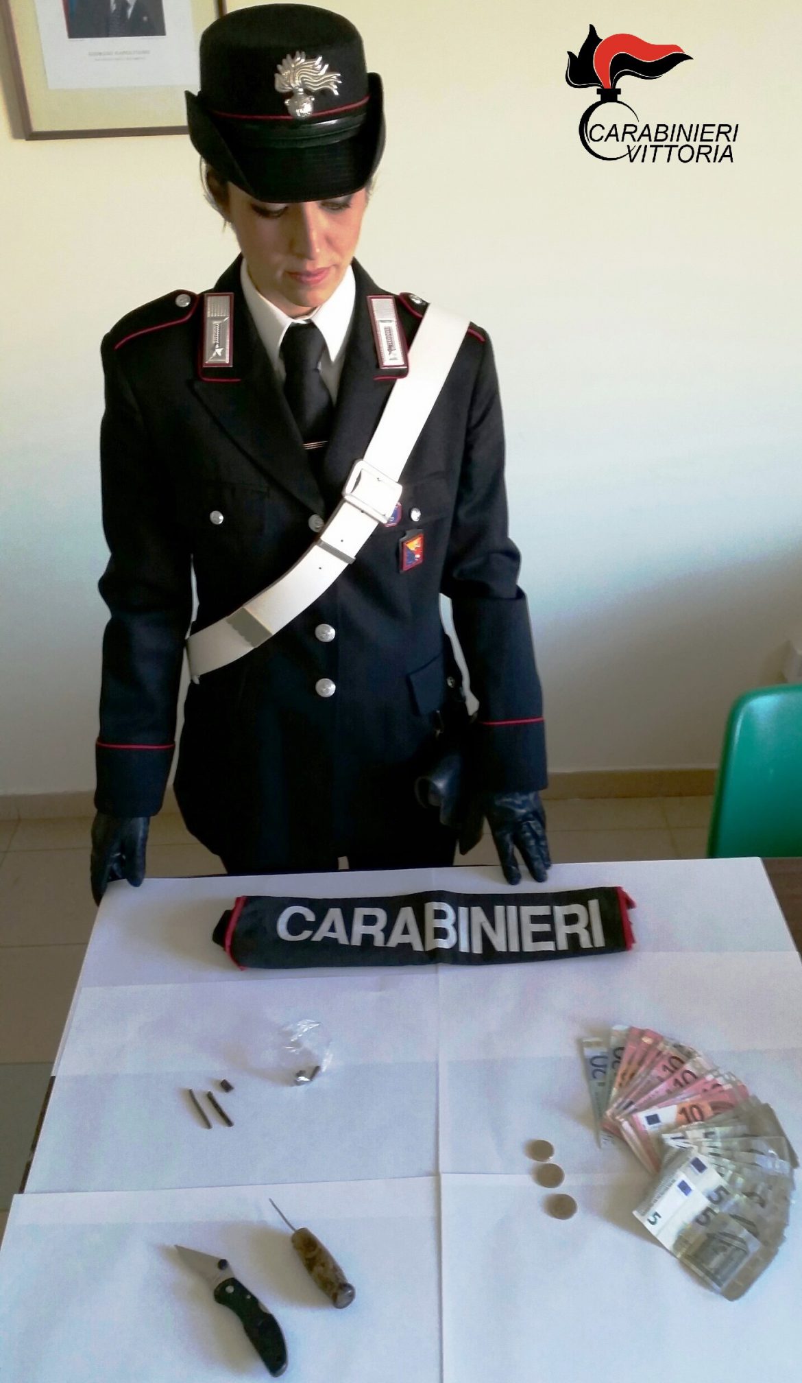 VITTORIA – VENDE DROGA IN PIENO CENTRO: ARRESTATO PUSHER ALGERINO.