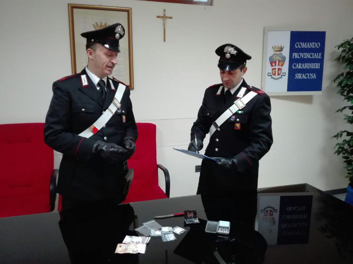 SIRACUSA – 19ENNE TROVATO IN POSSESSO DI COCAINA E HASHIH: ARRESTATO DAI CARABINIERI