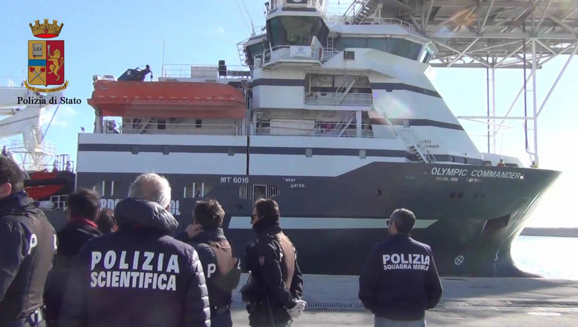 POZZALLO – La Polizia ferma 3 scafisti. Uno era già stato espulso dall’Italia.  Hanno condotto su territorio nazionale 78 migranti tunisini in violazione delle leggi italiane.
