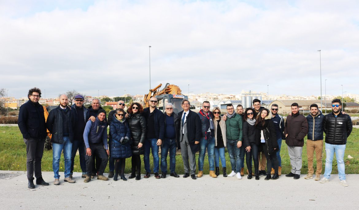 Rosolini-  UN PROGETTO AL GIORNO – Cerimonia della posa della prima pietra per la costruzione del primo capannone nell’area Pip