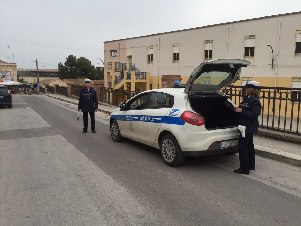 PACHINO-Polizia municipale, controlli straordinari del territorio: attività   nel centro storico, Tre colli e Marzamemi