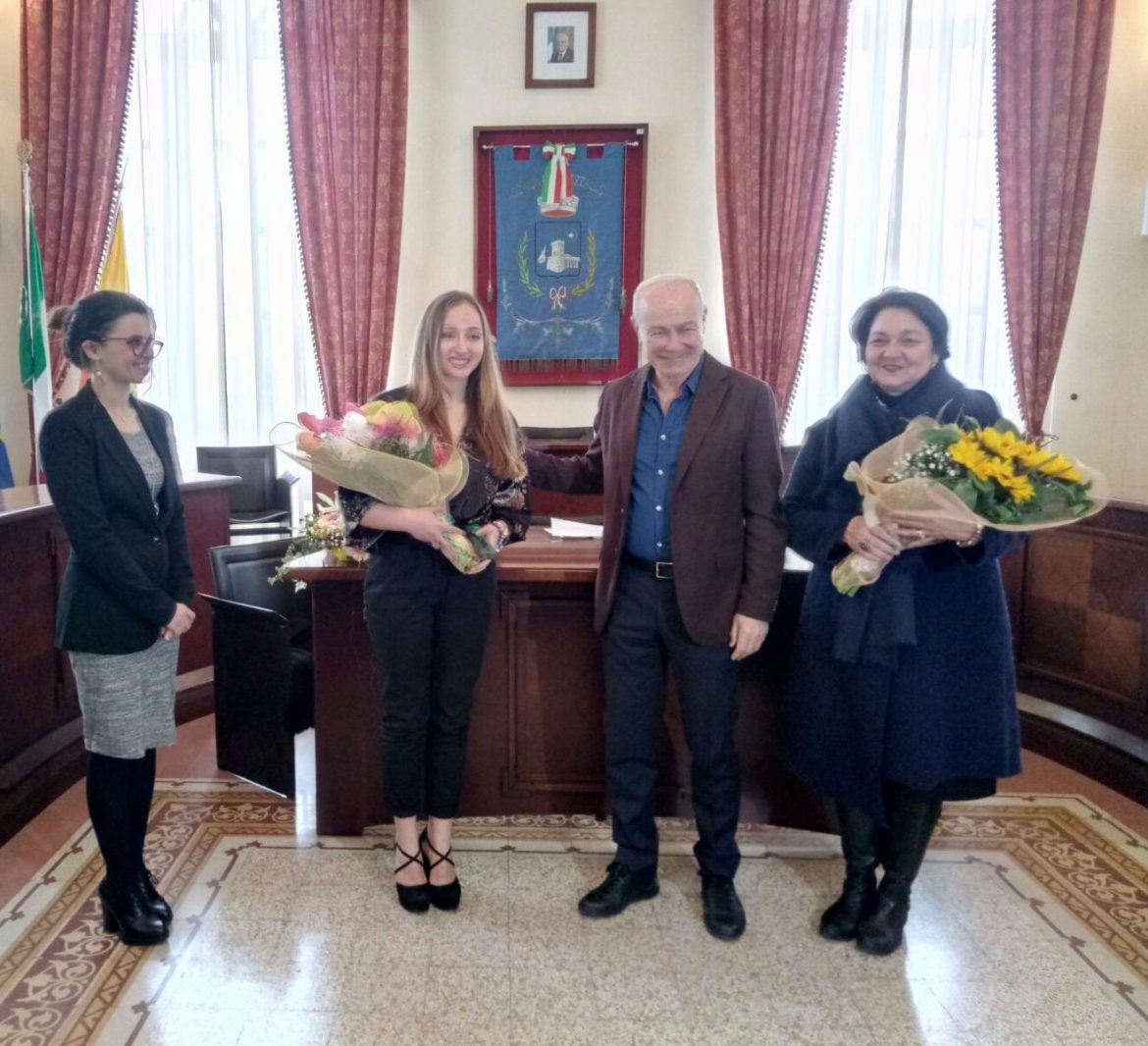 POZZALLO – CERIMONIA PER CONSEGNA LETTERA DI ENCOMIO A STUDENTESSA