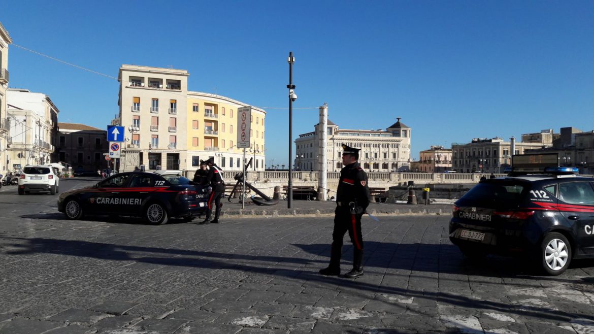 SIRACUSA – CONTROLLI ANTIDROGA E AI SORVEGLIATI SPECIALI DEI CARABINIERI. 4 SEGNALAZIONI IN PREFETTURA E 2 DENUNCE A PIEDE LIBERO.