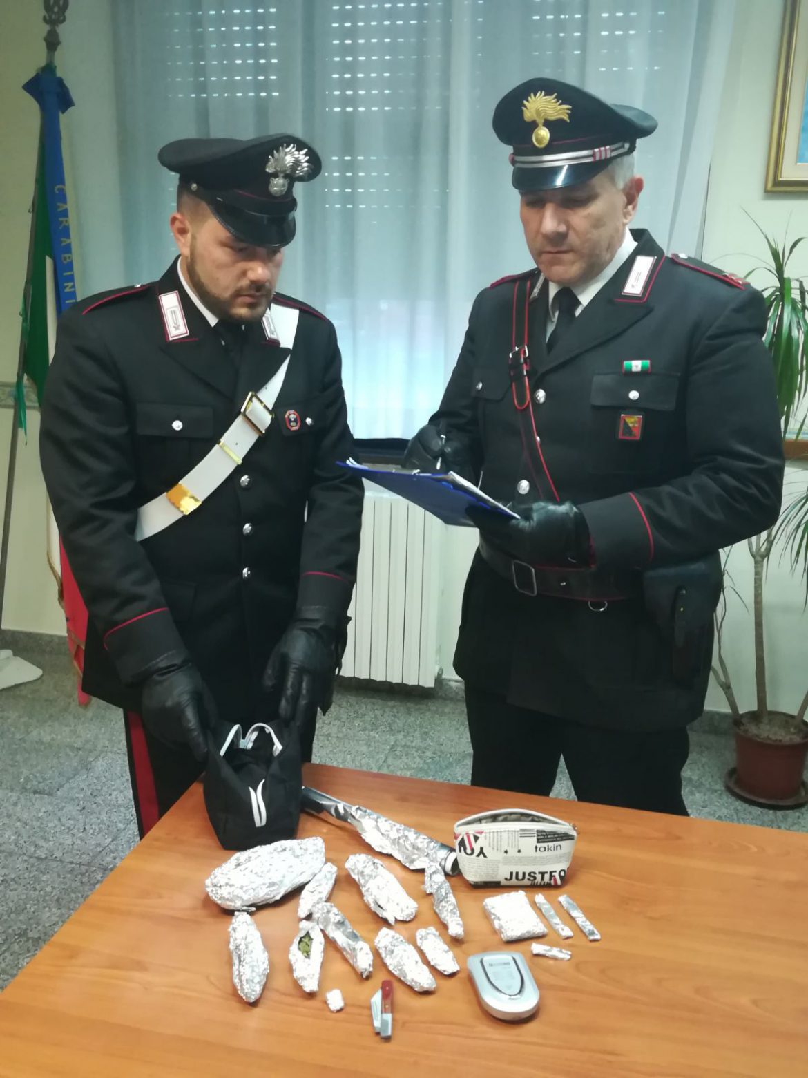 FLORIDIA. 37ENNE SORPRESO CON MARIJUANA E HASHISH DESTINATI ALLO SPACCIO: ARRESTATO DAI CARABINIERI.