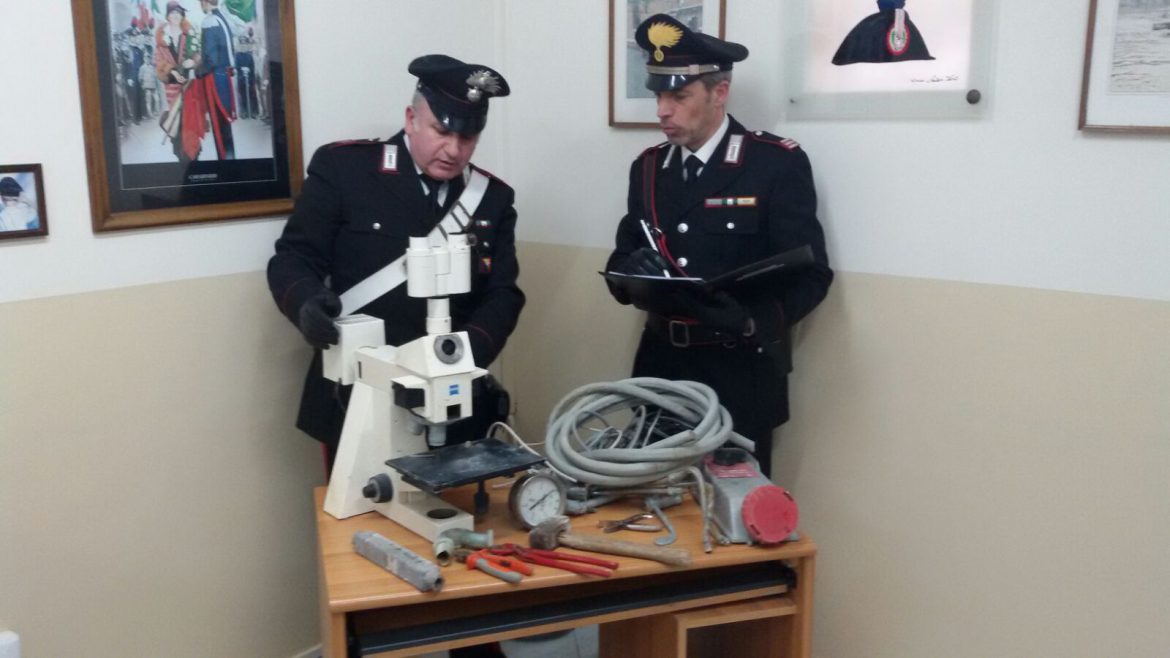 PRIOLO GARGALLO (SR). TEANTANO DI RUBARE RAME ED ALTRO MATERIALE FERROSO: 2 ARRESTI DEI CARABINIERI