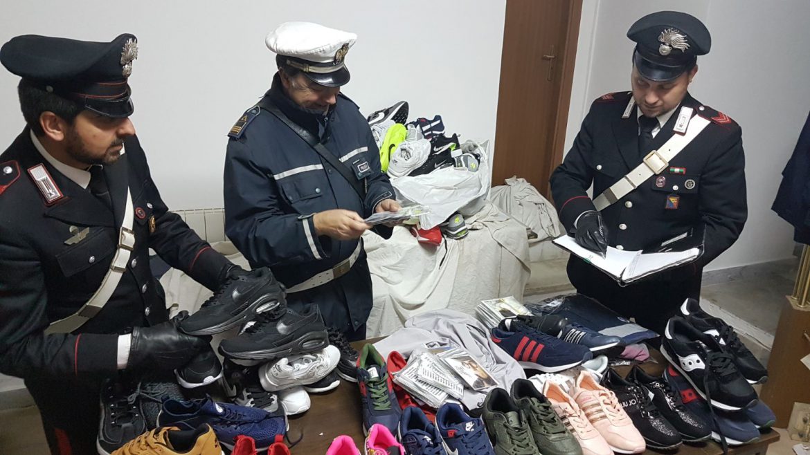 SIRACUSA – ABUSIVISMO COMMERCIALE. CONTINUA SENZA SOSTA L’ATTIVITÀ DA PARTE DEI CARABINIERI E DELLA POLIZIA MUNICIPALE.