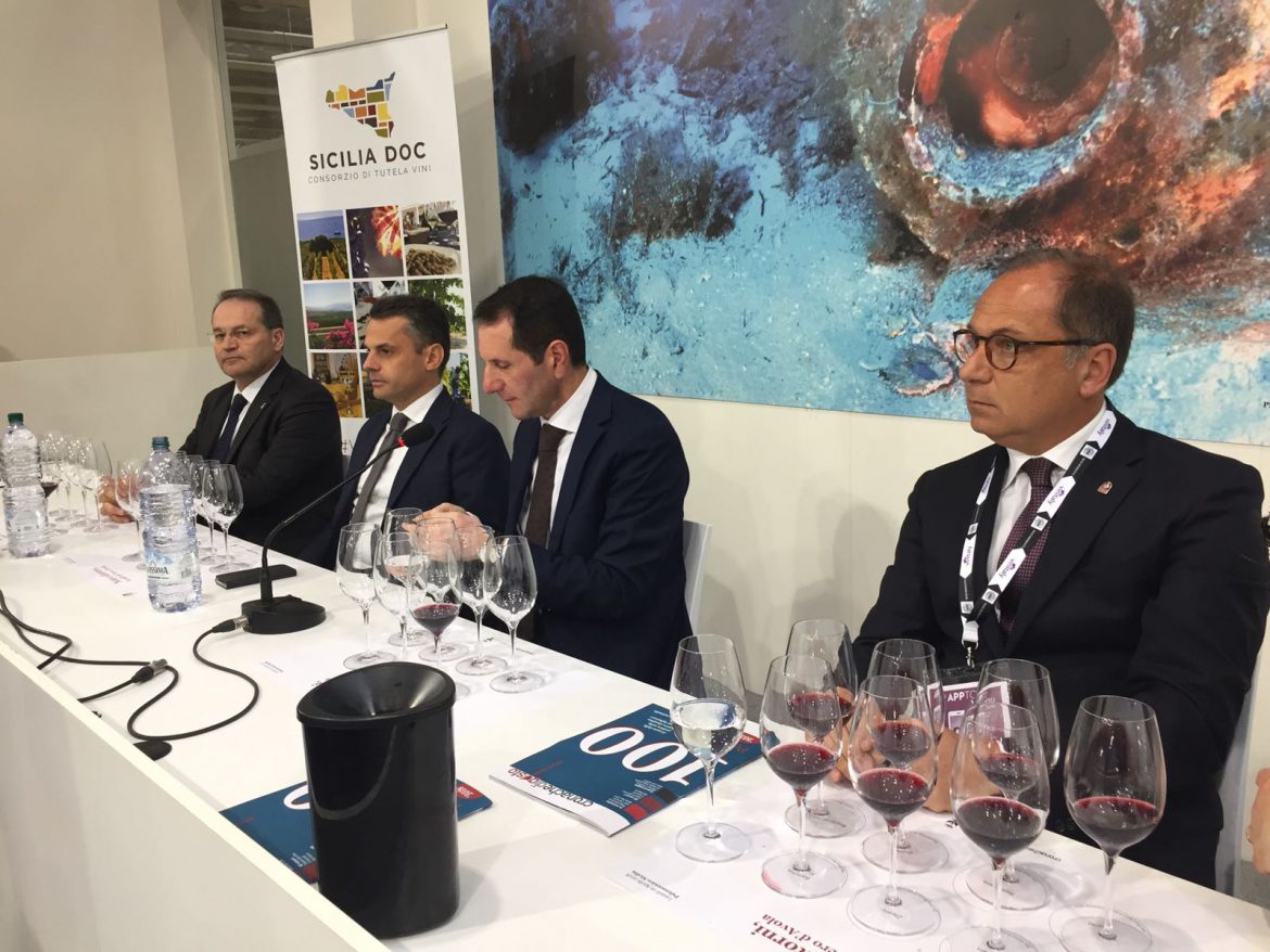 Presentata al Vinitaly la convention di primavera dell’associazione nazionale presieduta da Floriano Zambon. Il sindaco di Noto Corrado Bonfanti: «Confronto sulle buone pratiche»