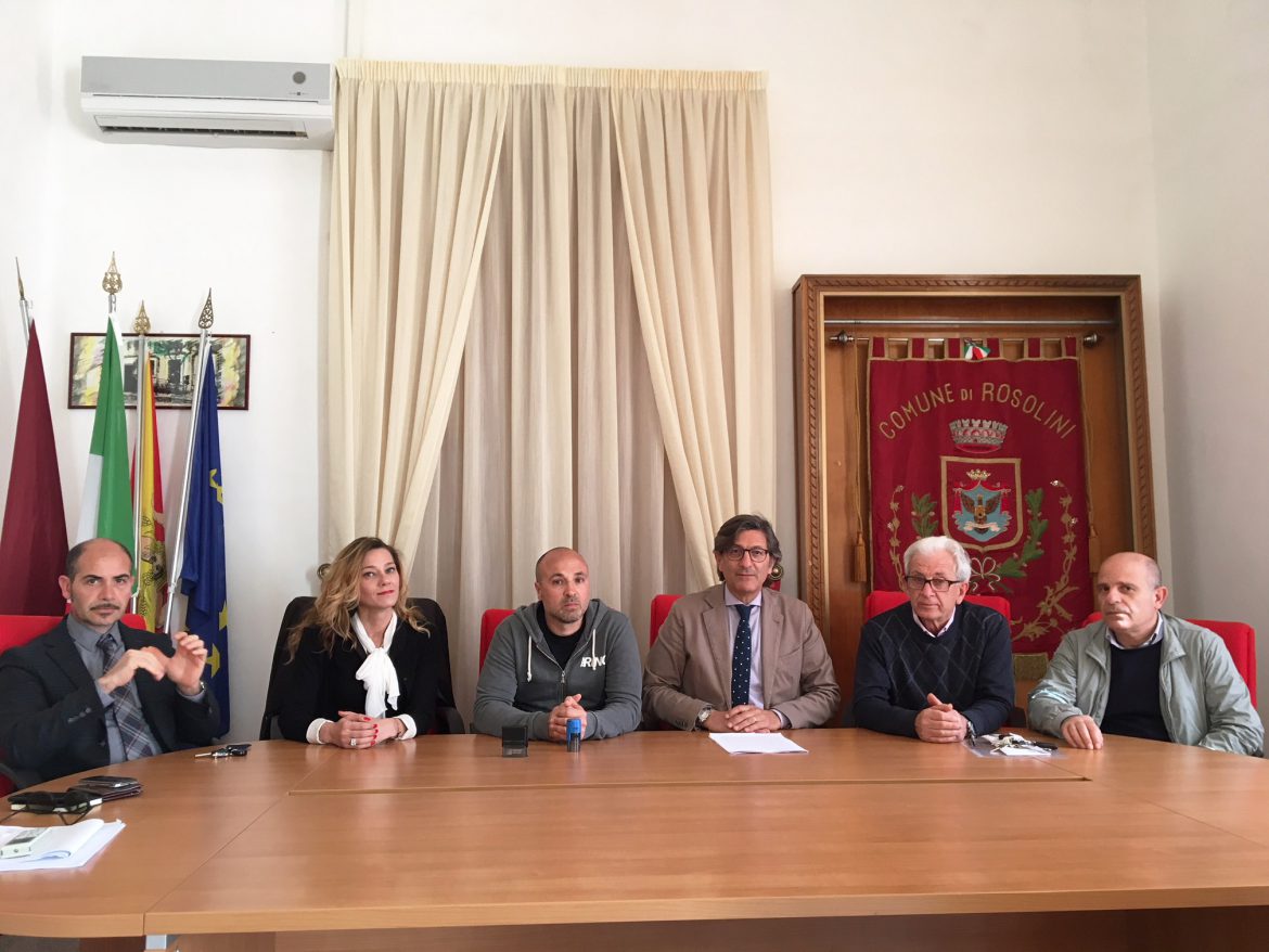 ROSOLINI – Firmata la convenzione per l’affidamento in comodato del Palazzetto dello Sport “Giovanni Pietro Tricomi” di C/da Rizzarelli.