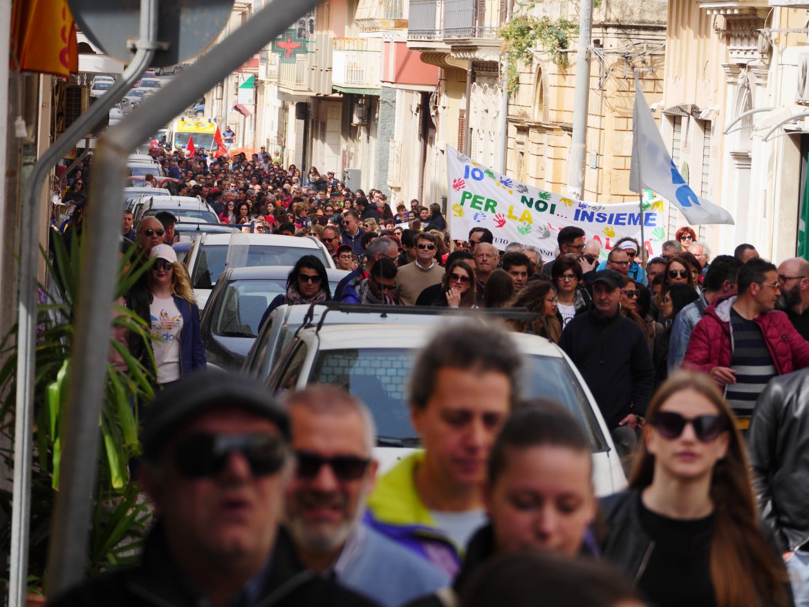 Grande successo per la marcia antimafia organizzata dal Comune di Pachino e dal Consorzio di Tutela del Pomodoro IGP lungo le strade del paese