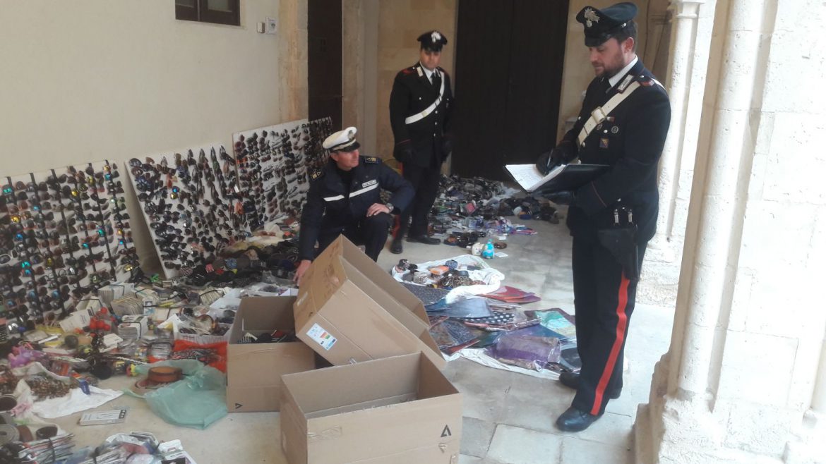 SIRACUSA – ORTIGIA, CONTROLLI A LOCALI E ANTIABUSIVISMO COMMERCIALE: GIRO DI VITE STAGIONALE DA PARTE DEI CARABINIERI E DELLA POLIZIA MUNICIPALE.