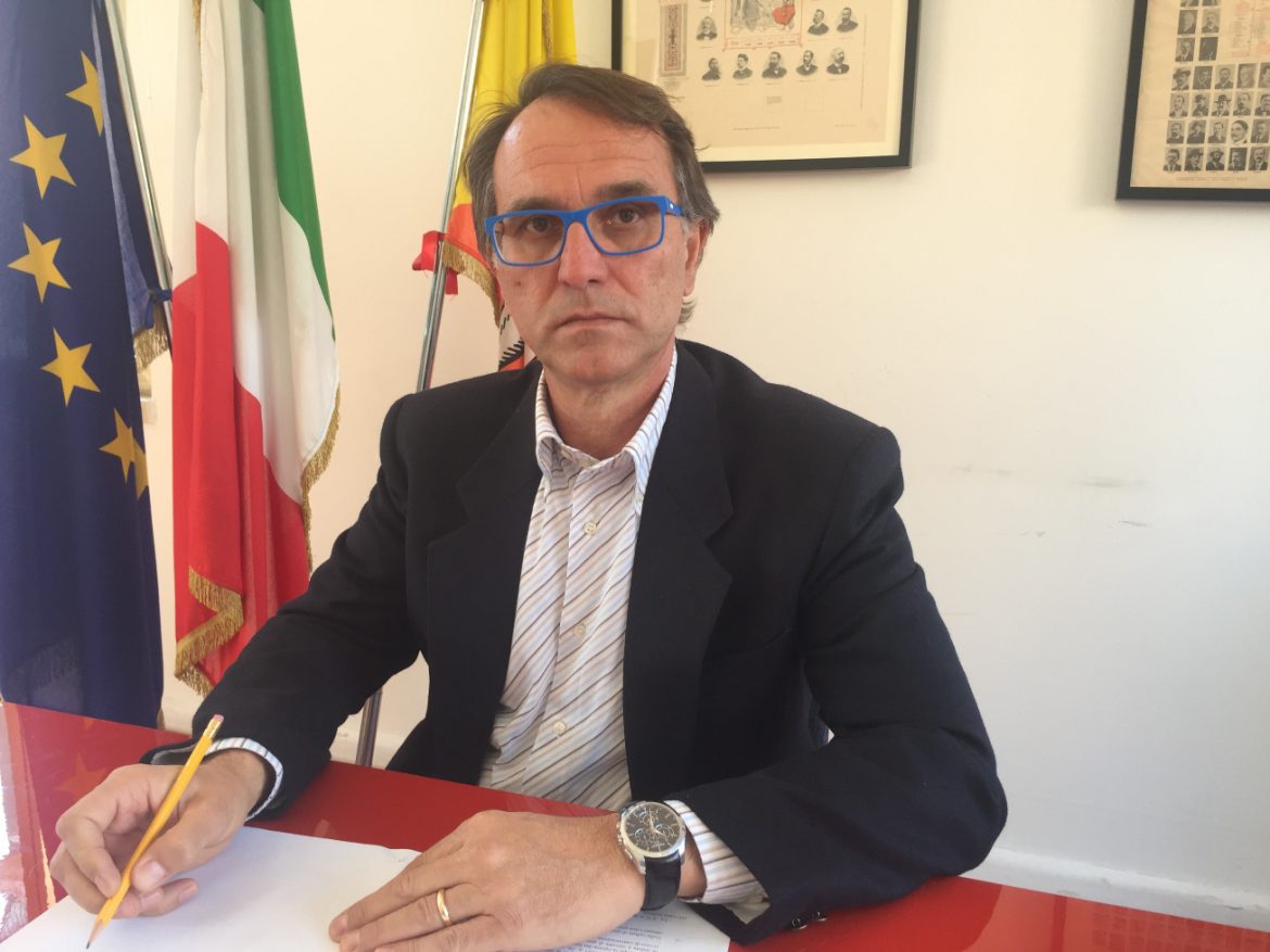 PACHINO – Nuova aula consiliare e cittadinanze al vescovo Malandrino e   all’imprenditore Nzino Micieli: arriva l’ “ok” del consiglio