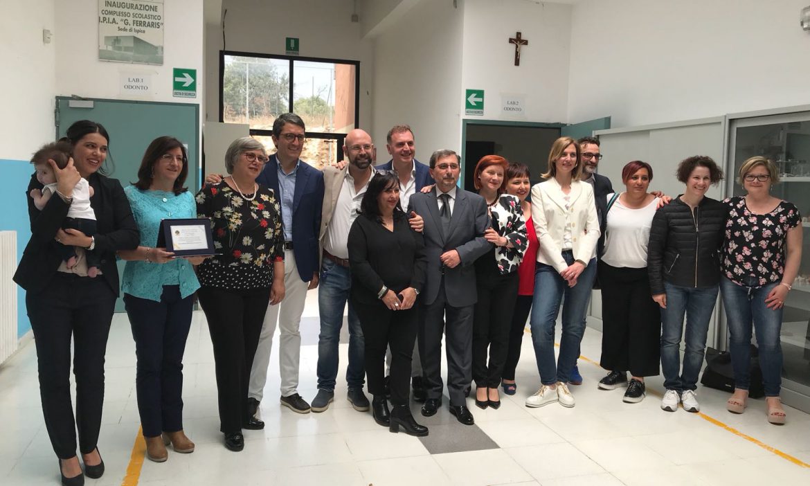ISPICA – I primi diplomati dell’Odontotecnico Curcio dopo 25 anni si ritrovano tra i banchi
