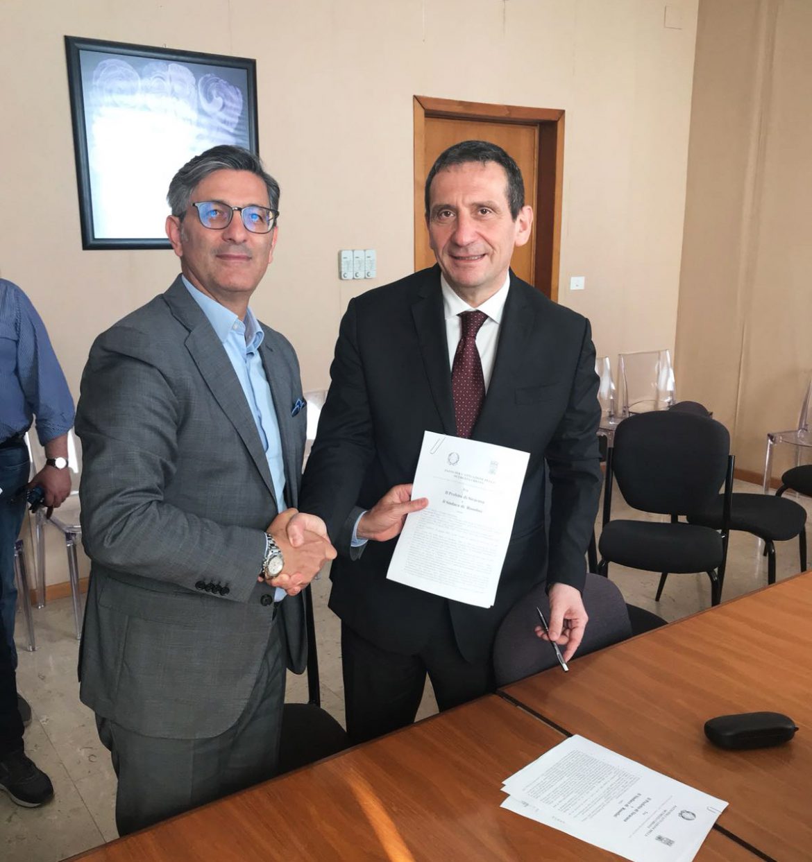 Il Sindaco Corrado Calvo firma, in Prefettura, il Patto per l’attuazione della sicurezza urbana