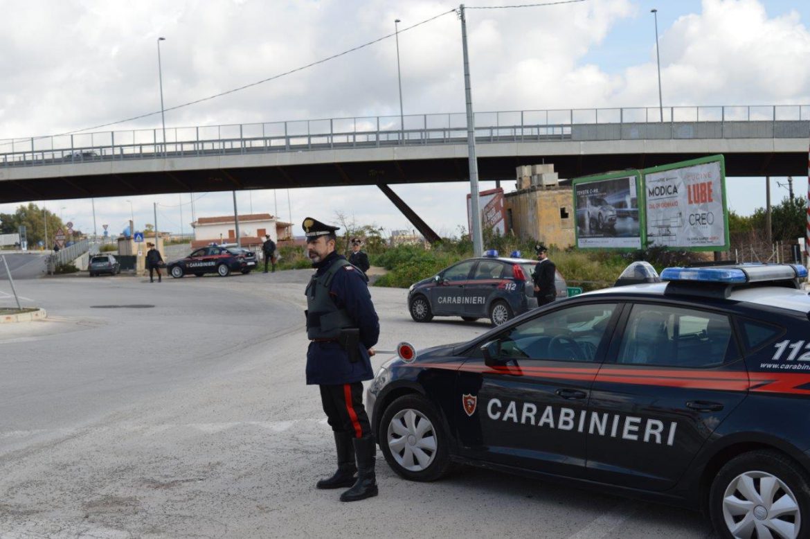 ROSOLINI (SR) –  NON RISPETTA LA MISURA DELLA PERMANENZA IN CASA: MINORE ACCOMPAGNATO IN COMUNITÀ DAI CARABINIERI.