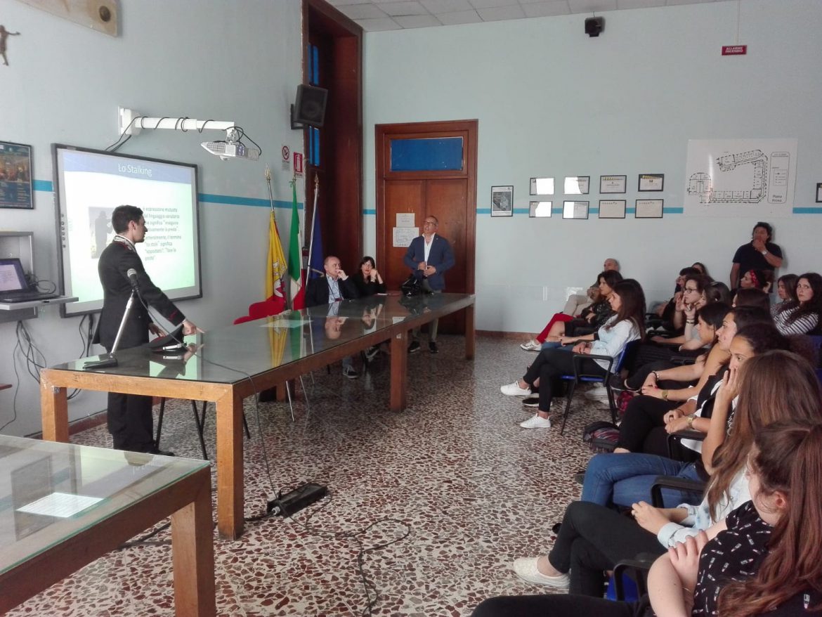 SIRACUSA – I CARABINIERI INCONTRANO GLI STUDENTI DELL’ISTITUTO SUPERIORE RIZZA.