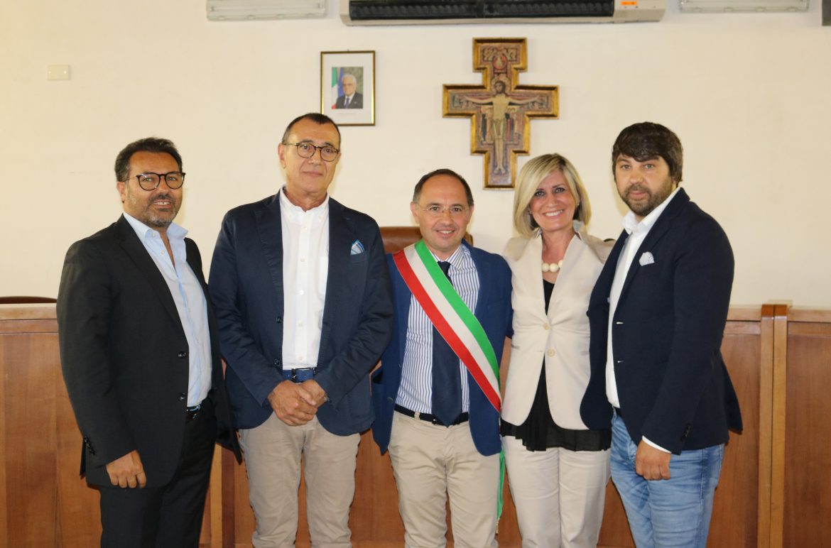ROSOLINI – Il  neo sindaco Giuseppe Incatasciato  ha presentato la nuova Giunta comunale