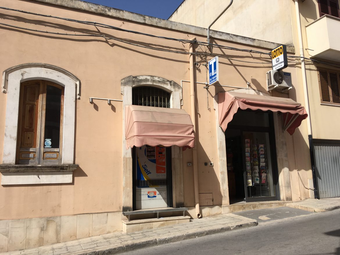 Rosolini – Furto nella notte ai danni della tabaccheria di via Ronchi