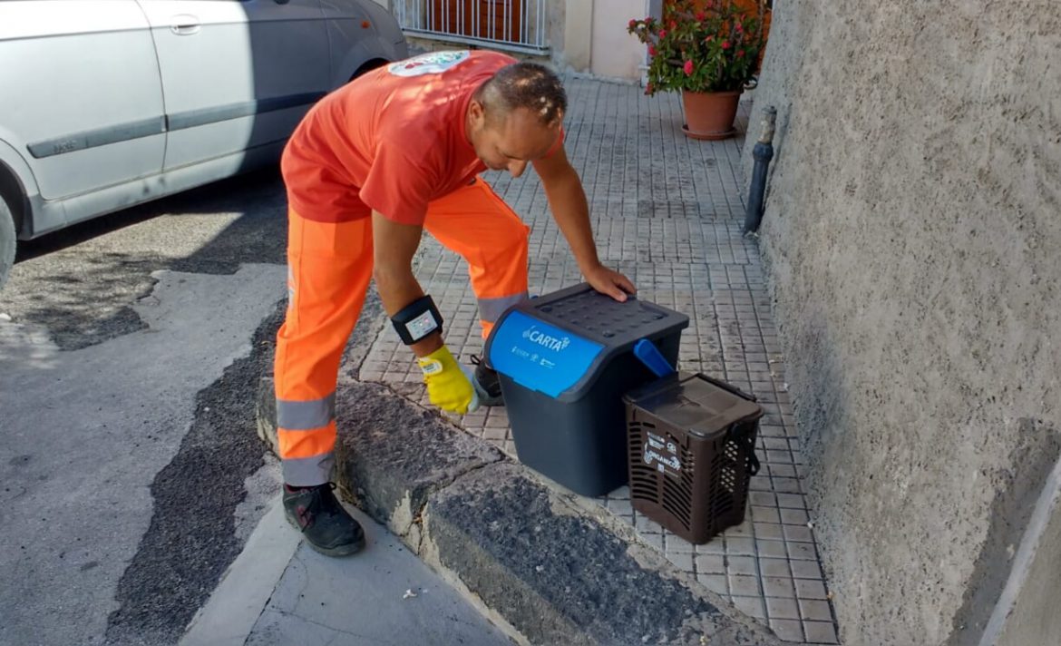 NOTO – Al via la tracciabilità dei rifiuti, da lunedì mastelli fuori dalle abitazioni