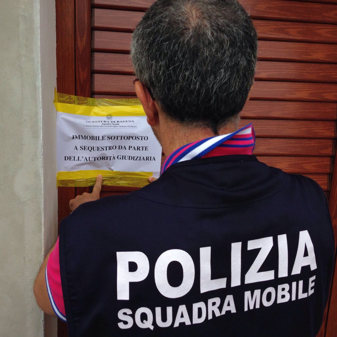La Polizia di stato chiude “casa a luci rosse” in centro a Ragusa.