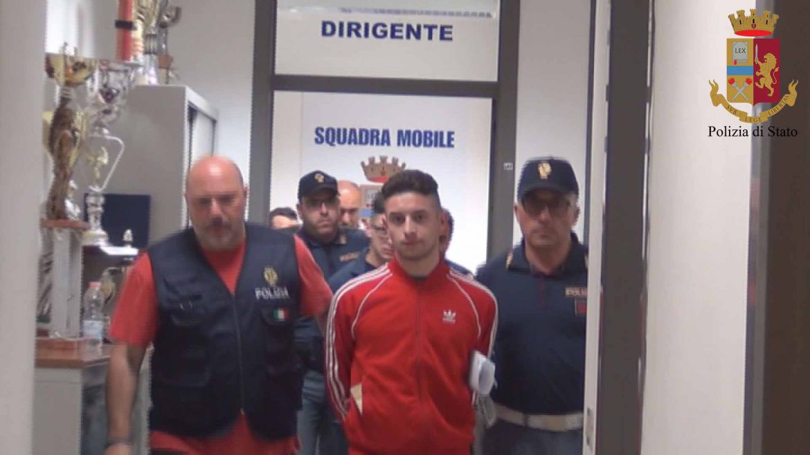 La Polizia di Stato cattura altri tre membri della “banda delle spaccate”.  Ricostruita la “spaccata” ai danni di una gioielleria di Pozzallo.