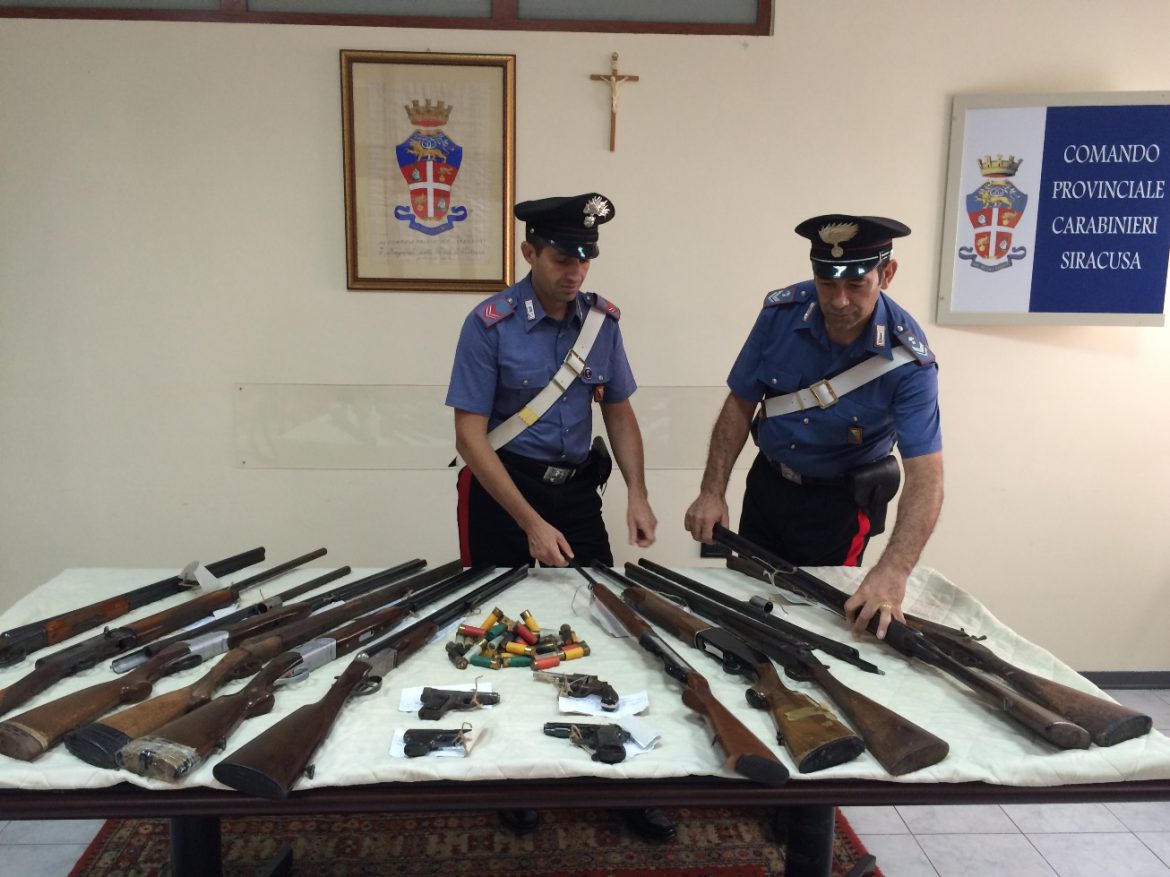 PACHINO (SR) – TROVATO CON UN FUCILE IN CASA: ARRESTATO DAI CARABINIERI.