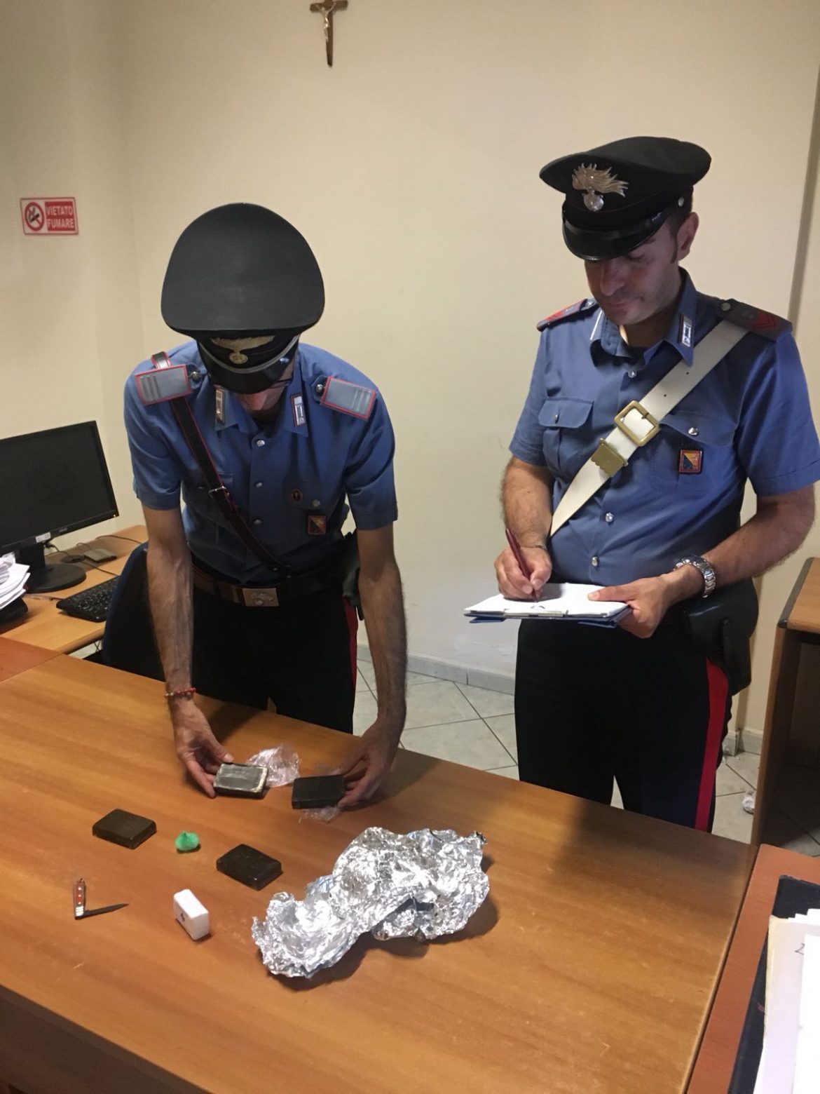 SOLARINO (SR):    DETENEVA UN INGENTE QUANTITATIVO DI DROGA IN CASA. ARRESTATO DAI CARABINIERI.