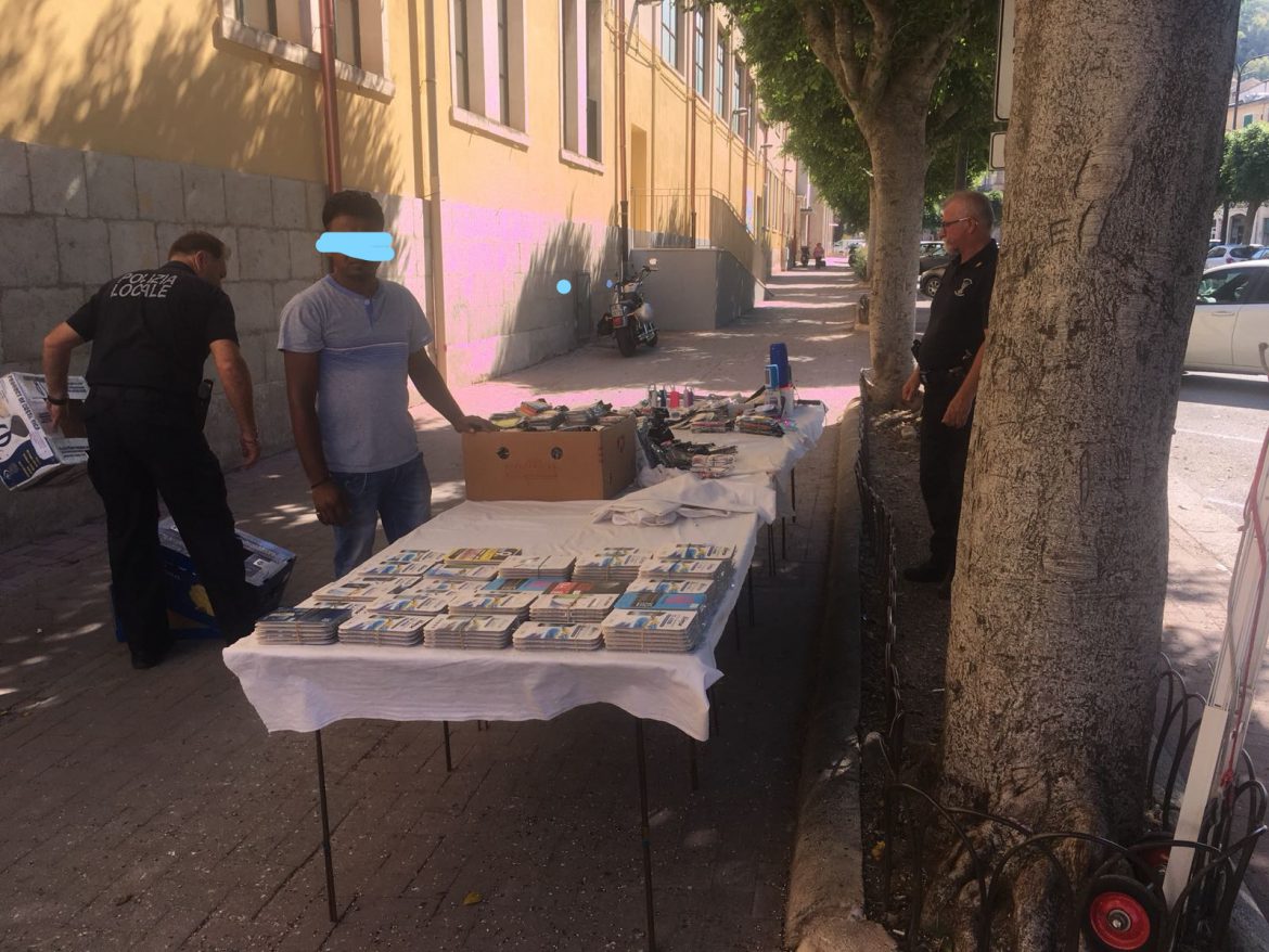 MODICA – Sequestrata merce, sanzionato ambulante abusivo