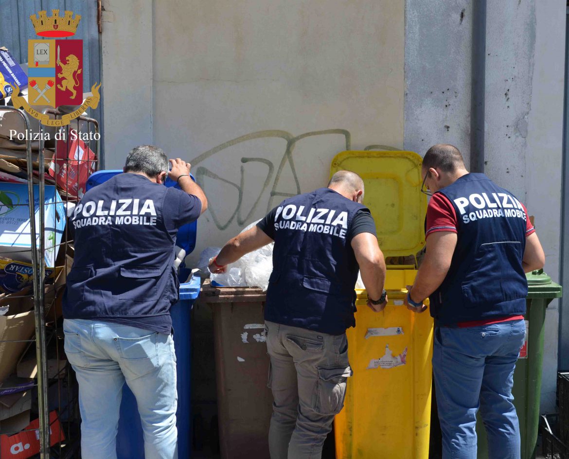 La Polizia di Stato arresta spacciatore in Piazza Senia a Vittoria grazie ad una segnalazione tramite l’APP “YOUPOL”.