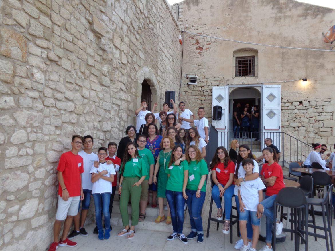 POZZALLO – TORRE CABRERA APERTA AI TURISTI,GUIDATI DAI GIOVANI CICERONI DELLA MEDIA ROGASI