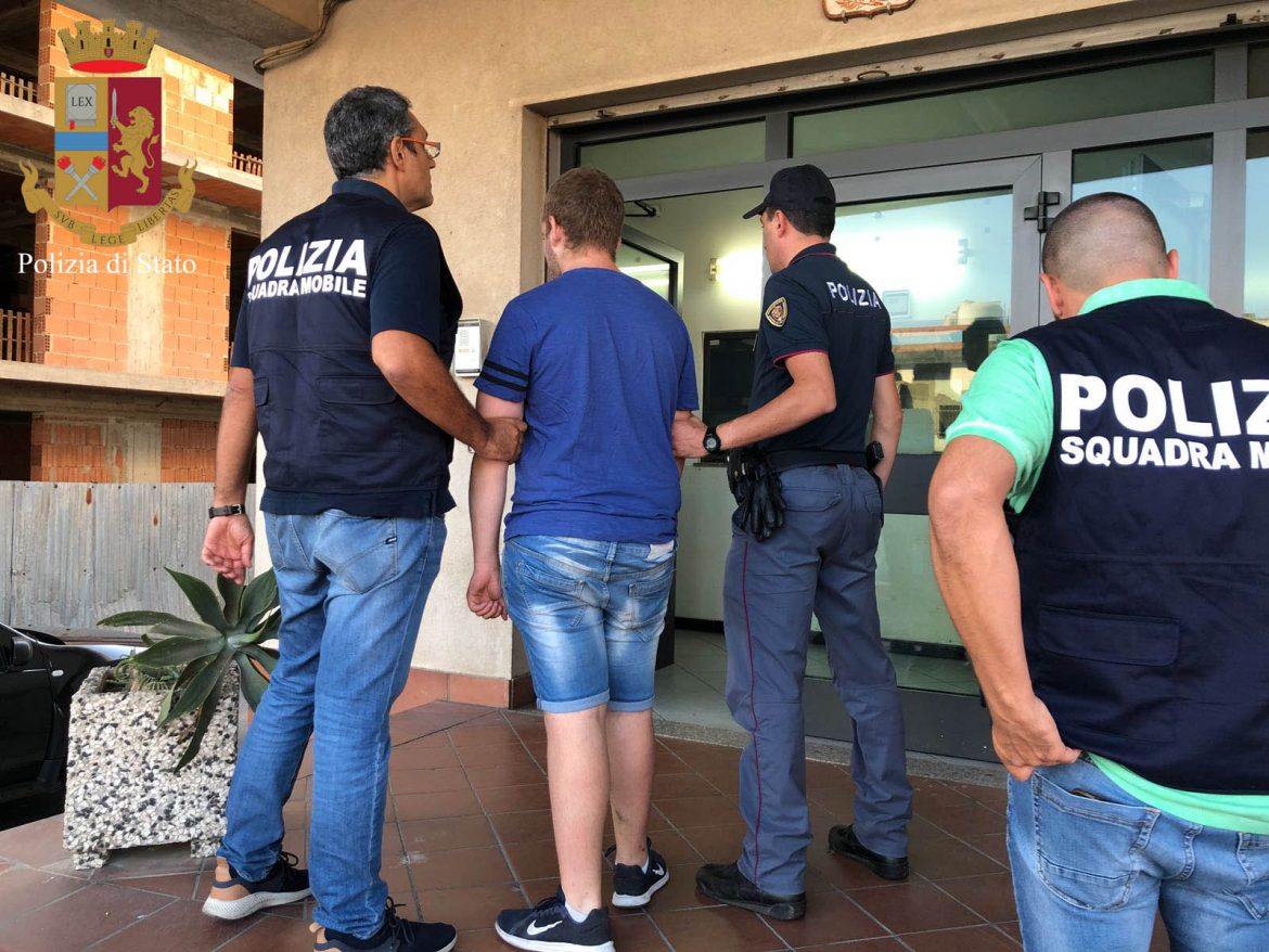 RAGUSA – OPERAZIONE “ZONA”Arrestati rapinatori che operavano alla zona industriale di Vittoria, le perquisizioni sono in atto.