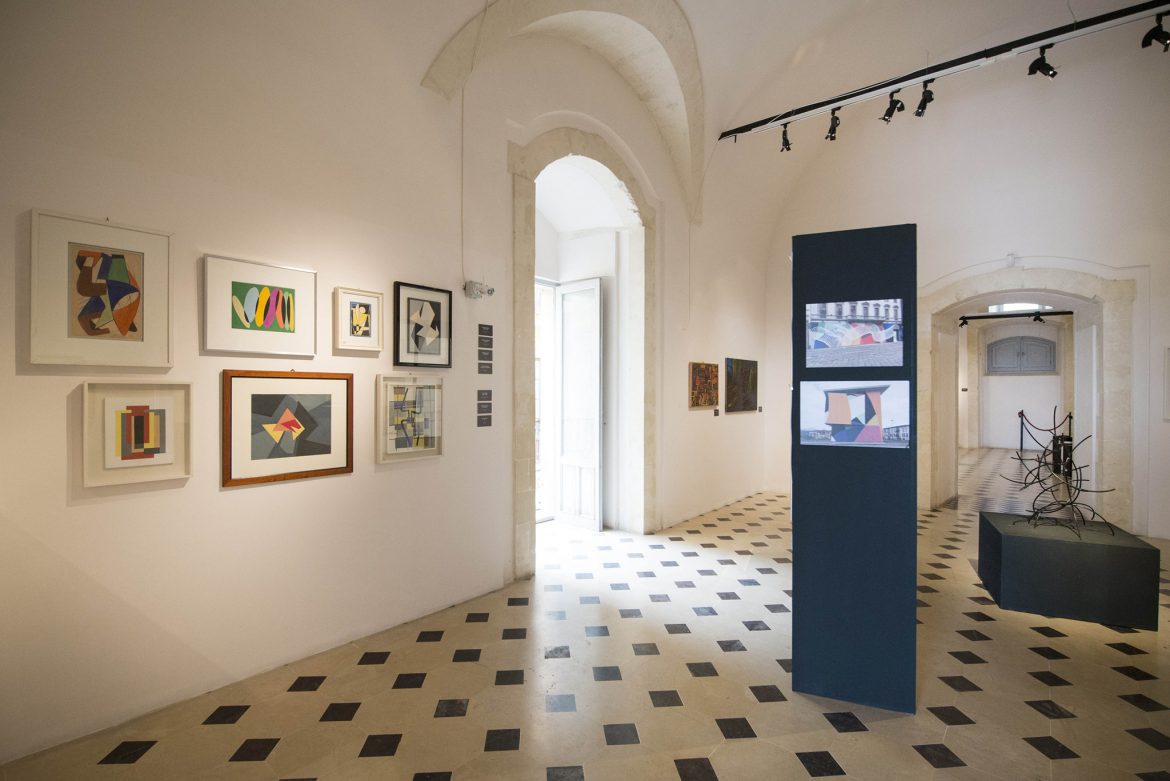 Prorogata fino al 28 ottobre “Abstracta – da Balla alla Street Art”, l’unica mostra al mondo che mette insieme un secolo di pittura astratta italiana, ospitata al Museo Gagliardi di Noto.