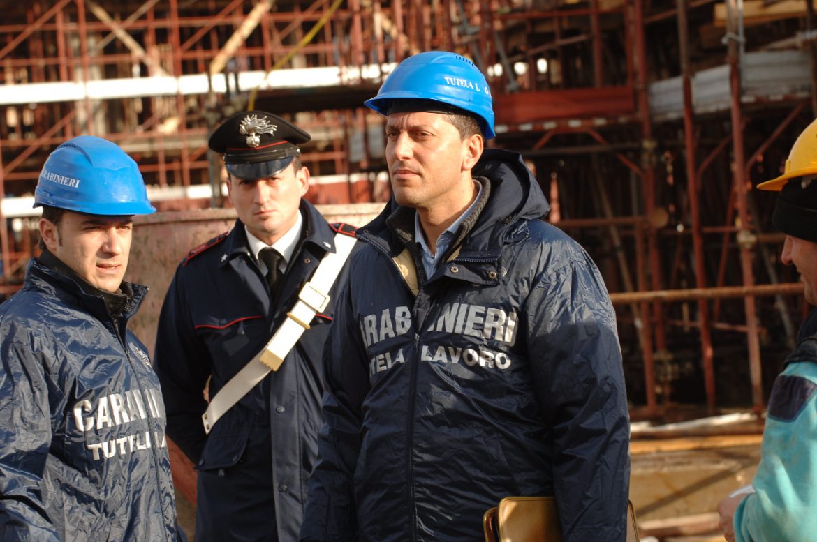 PROV. SIRACUSA – CONTROLLI DEI CARABINIERI: 5 ATTIVITÀ SOSPESE PER LAVORO NERO. 6 IMPRENDITORI DENUNCIATI. SANZIONI E AMMENDE PER OLTRE 70.000 EURO.