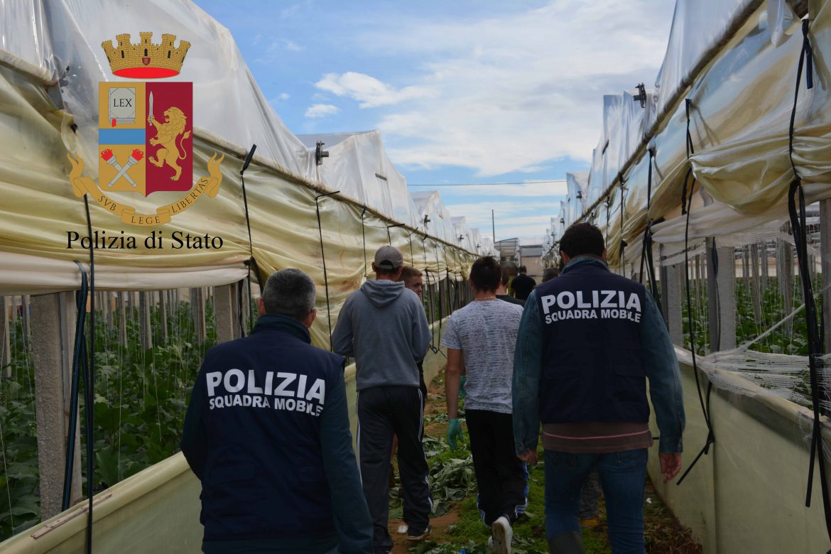 RAGUSA – La Polizia di Stato arresta 4 imprenditori agricoli e ne denuncia altri 4.