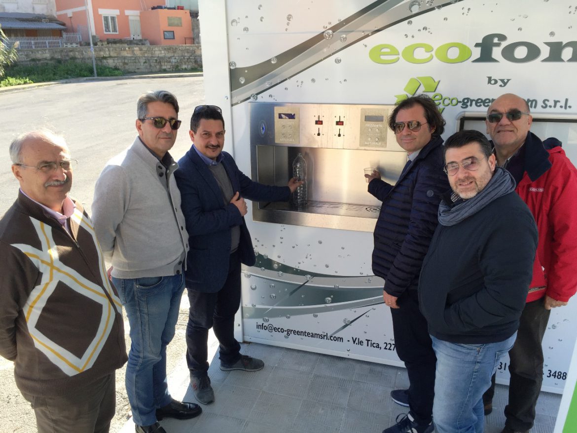 PACHINO – Case dell’acqua: 543 mila litri erogati nel 2018   il sindaco: «120 tonnellate di rifiuti plastici in meno in discarica»