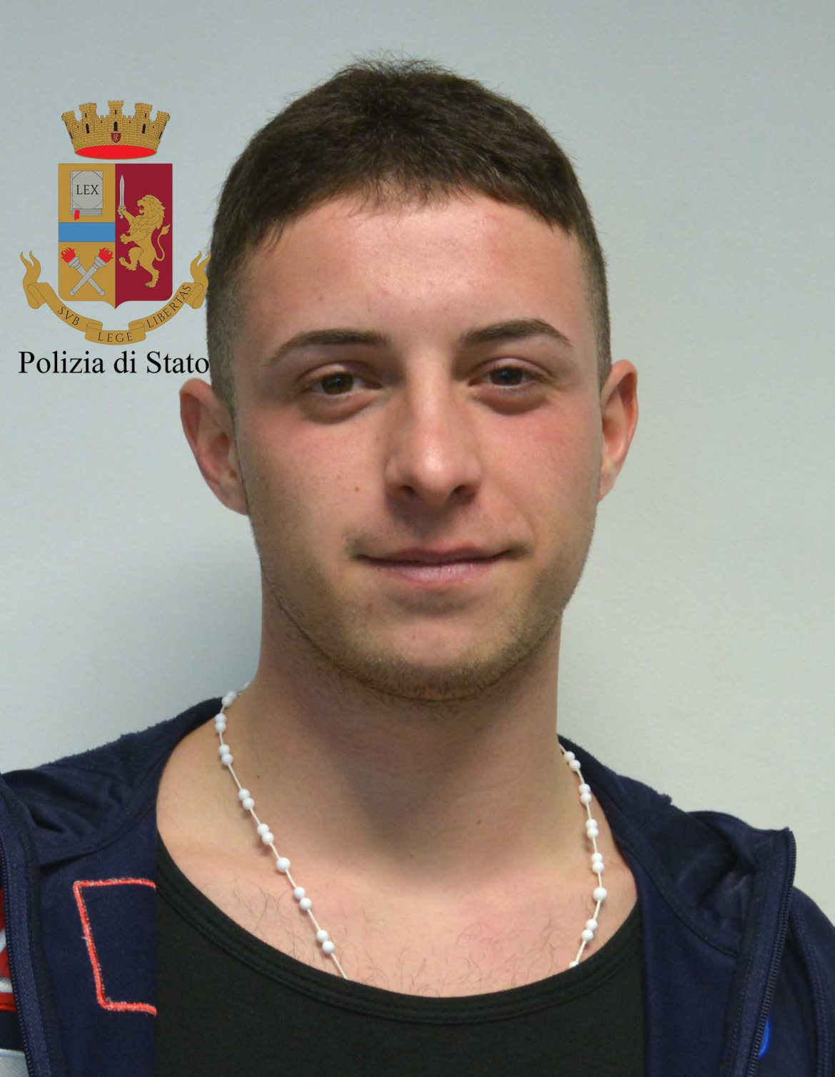 La Polizia di Stato cattura evaso già catturato nell’ambito dell’operazione “Ariete” che aveva portato all’arresto di 11 soggetti per oltre 50 “spaccate” commesse in provincia di Ragusa.  Il giovane stava cercando rifugio dal nonno la notte di Natale.