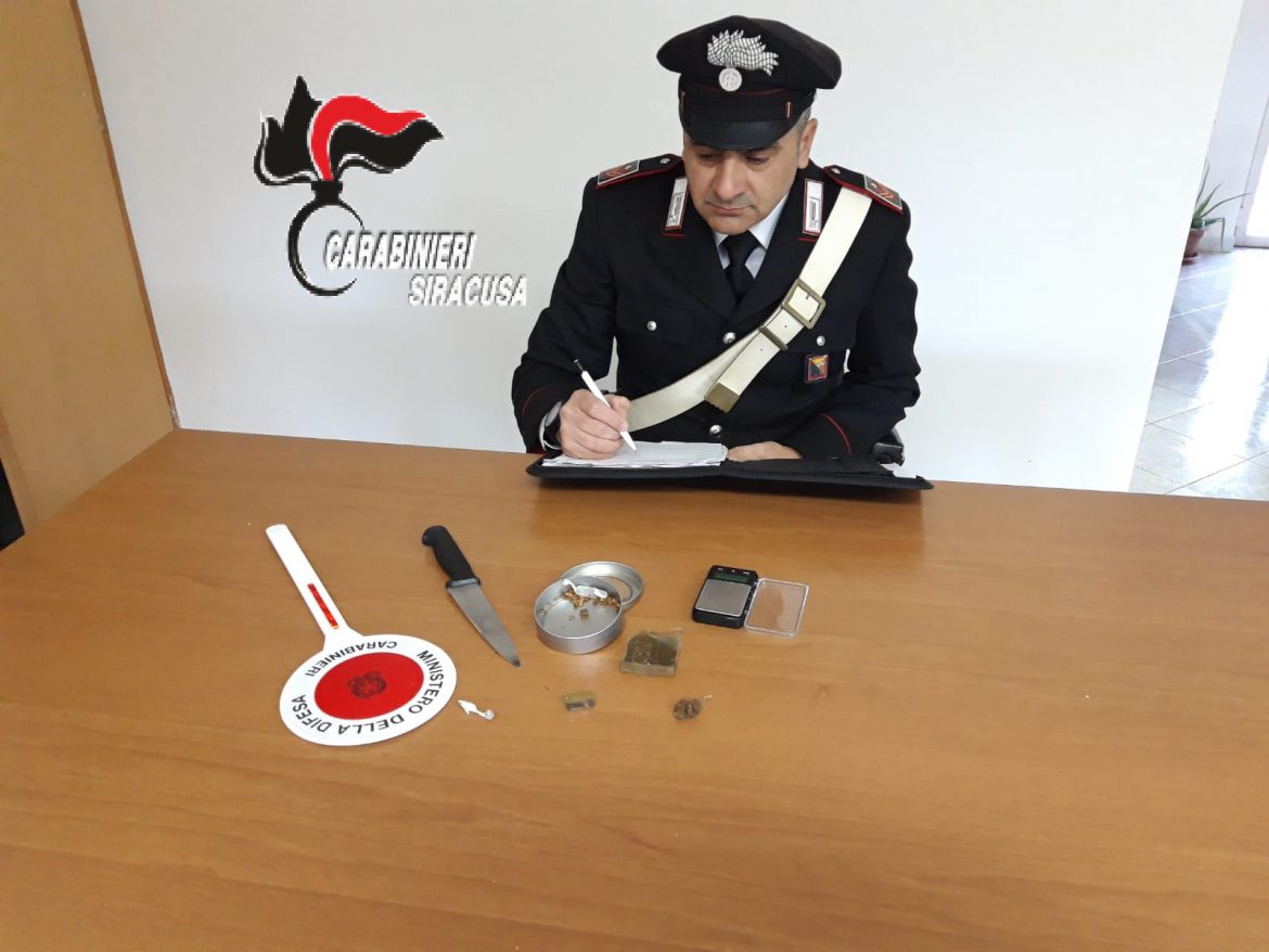 PACHINO (SR).    DETENEVA DROGA IN CASA: ARRESTATO DAI CARABINIERI.