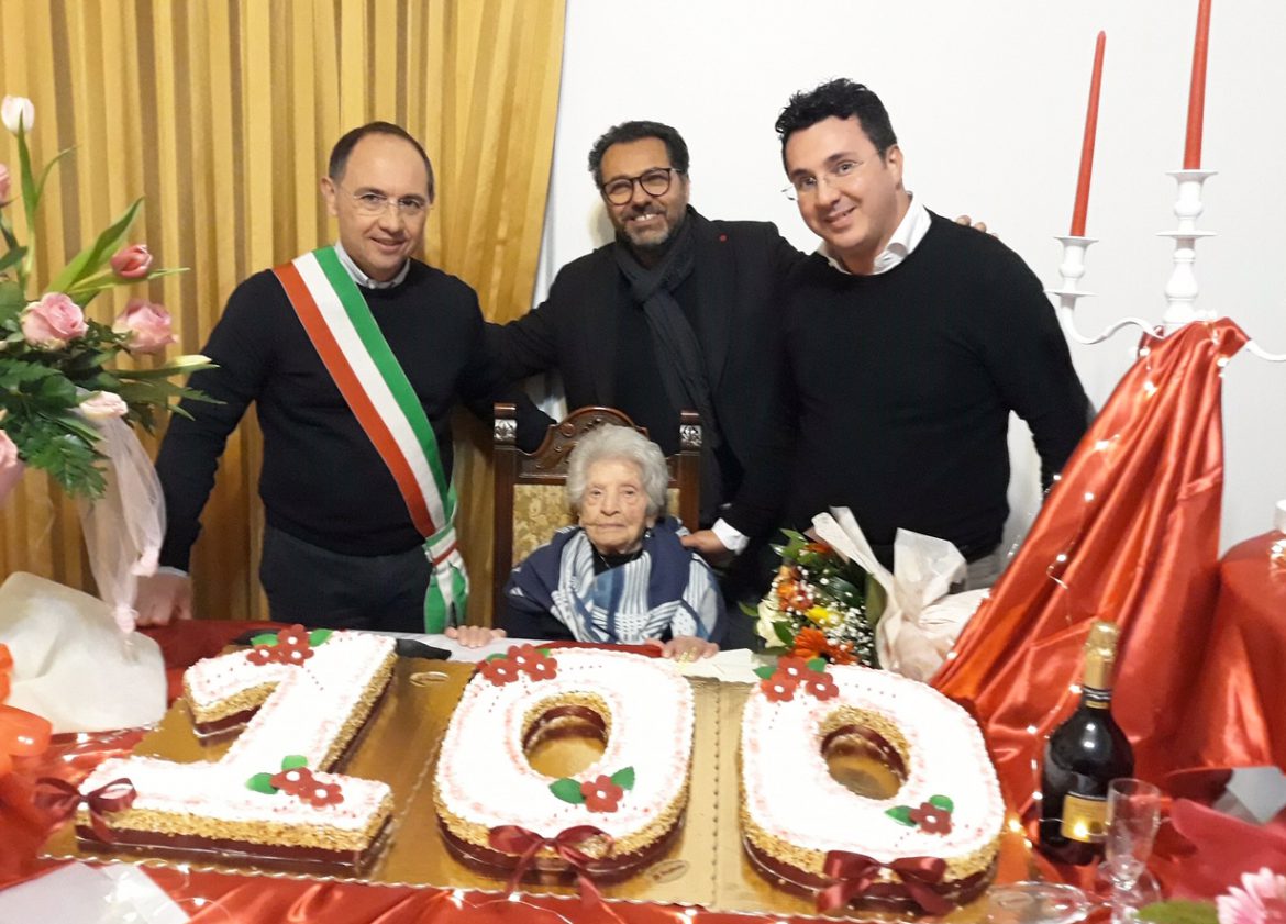 ROSOLINI – Festeggiati i cento anni della signora Rosaria Tirella
