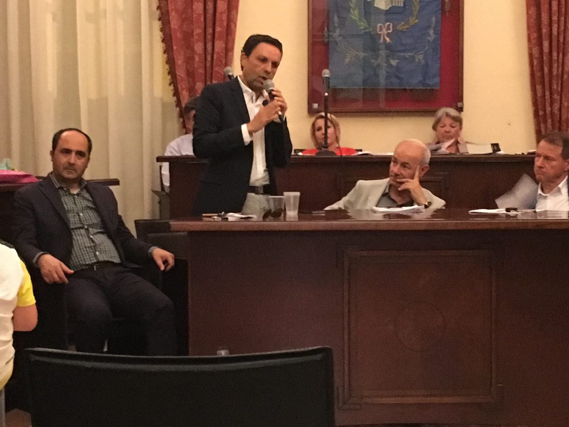 Roberto Ammatuna baluardo della legalità: la sua storia politica ed umana lo conferma.  “Esortiamo il Sindaco ad andare avanti, a continuare ad operare come sempre ha fatto per il bene e la sicurezza dei suoi concittadini: la città di Pozzallo è al suo fianco”