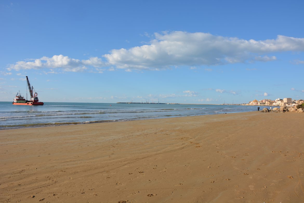 POZZALLO – PULIZIA STRAORDINARIA DELLE SPIAGGE l’11 ed il 15 AGOSTO